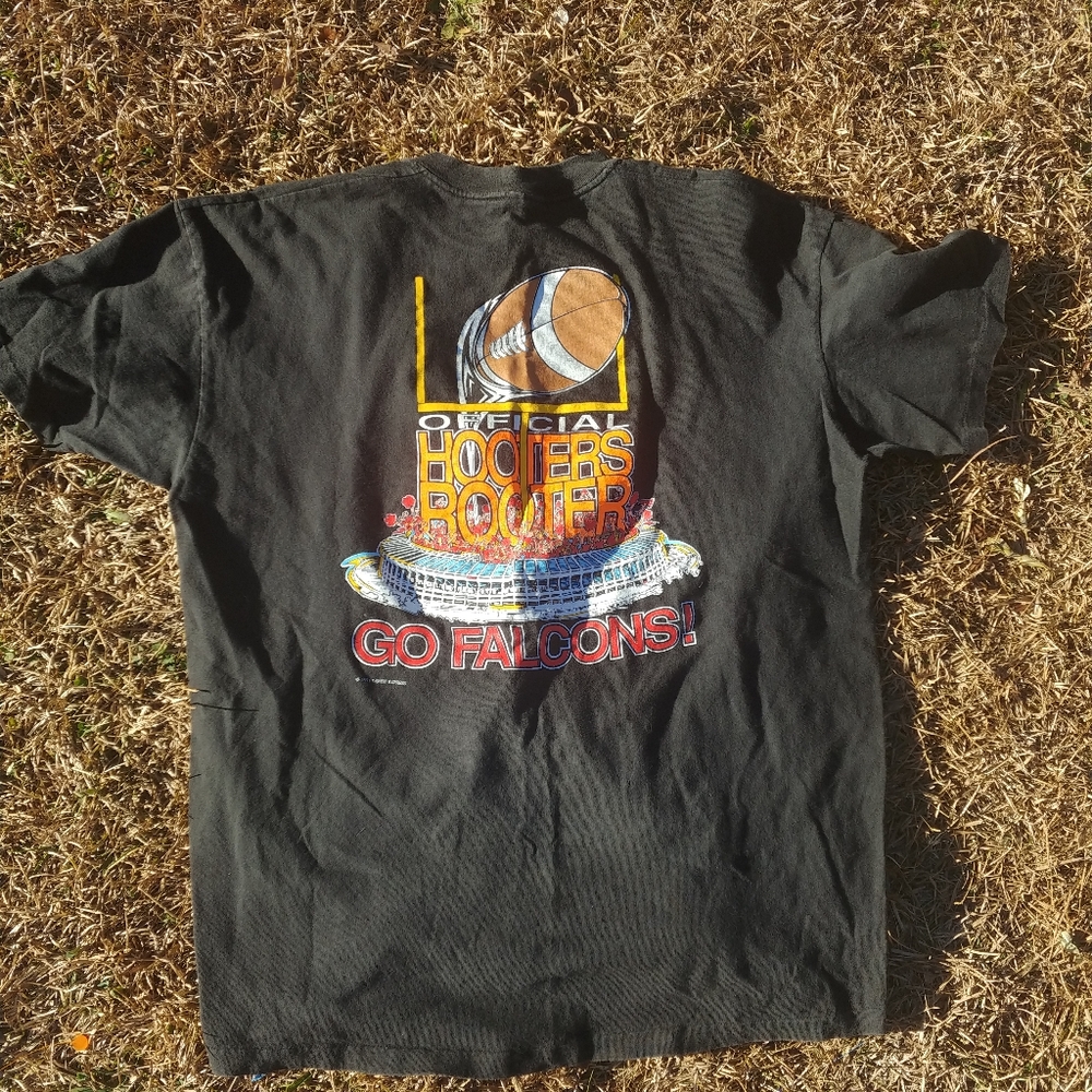 Vintage hooters shirt